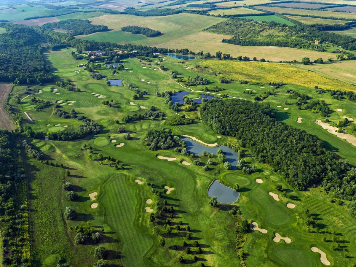 Pannonia Golf & Country Club Panzió Alcsutdoboz Kültér fotó